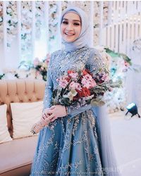 Inspirasi 5 Pilihan Warna Gaun Pengantin Untuk Wanita Berhijab Ini Jadi ...