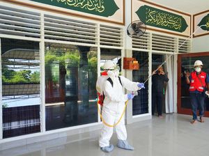 Cegah Corona, Tempat Ibadah di Banyuwangi Disemprot Disinfektan