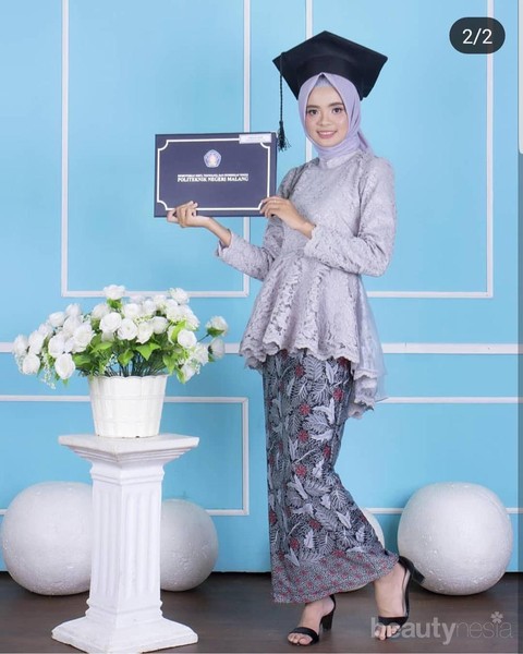 Elegan Dan Modern Inspirasi Model Kebaya Brokat Untuk Wisuda Bernuansa Kalem