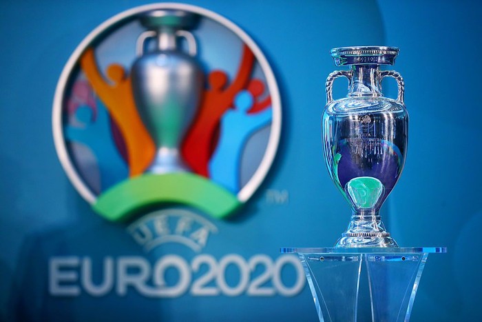 LONDON, ENGLAND - SEPTEMBER 21:  The UEFA European Championship trophy is displayed next to the logo for the UEFA EURO 2020 tournament during the UEFA EURO 2020 launch event for London at City Hall on September 21, 2016 in London, England.  (Photo by Dan Istitene/Getty Images)