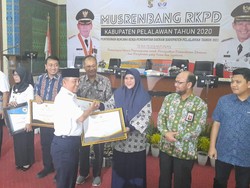 Aktif Lakukan CSR, PHE Kampar Raih Penghargaan dari Pemkab Pelalawan