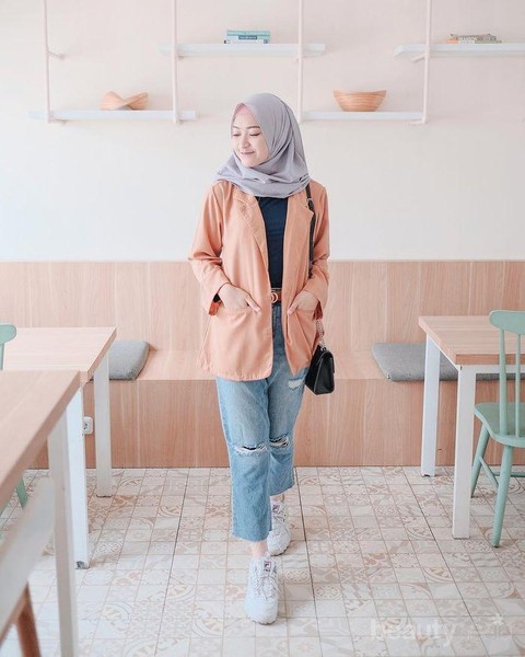 Dear Hijabers Ini Lho 5 Pilihan Blazer  Kekinian  Buat OOTD  