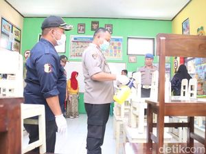 Ini Upaya Polisi Banyuwangi Cegah Corona, Cuci Tangan Hingga Semprot Disinfektan