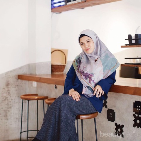 Boleh Ditiru Nih, Outfit Hijab Dosen Cantik Herfiza Novianti untuk ke Kampus