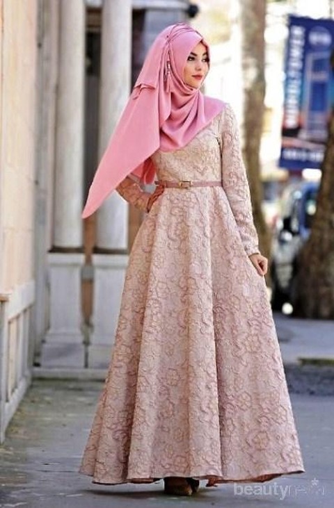 Wah Dress Brokat Modern dengan Hijab Benar benar Kece buat Kondangan Intip Padu Padannya di Sini Ladies