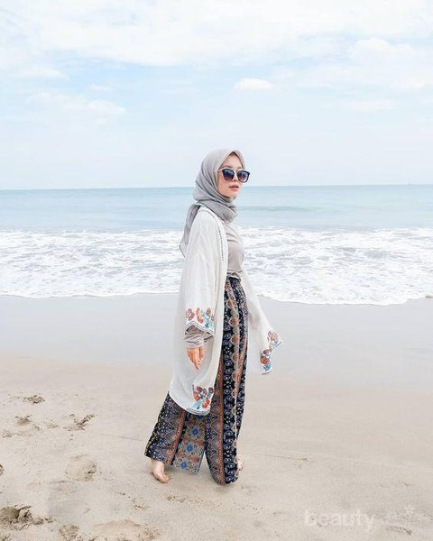 Mau Tampil Kece Saat Berlibur? Cek Yuk 5 Gaya OOTD Hijab ...