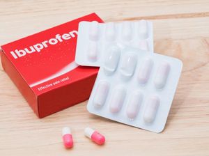 Mengenal Obat Ibuprofen: Dosis, Manfaat, Efek Samping, dan Interaksi Obat Mengenal Obat Ibuprofen: Dosis, Manfaat, Efek Samping, dan Interaksi Obat
