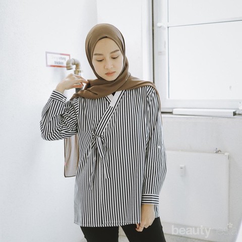 OOTD Hijab Simple Gita Savitri yang Cocok Banget Dipakai Buat Hang Out!