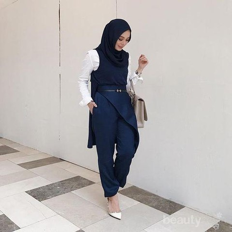 Terlihat Elegan dan Manis Baju  Muslim Warna  Navy  Blue  Ini 