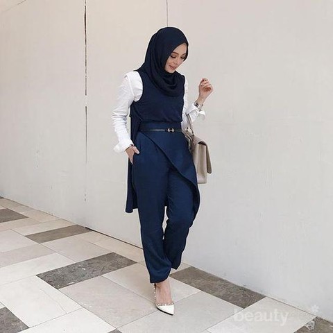 Terlihat Elegan dan Manis Baju Muslim Warna  Navy  Blue  Ini 