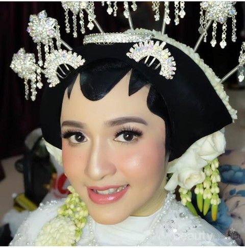 Inspirasi Make Up Pengantin Adat Jawa untuk Hijabers ...