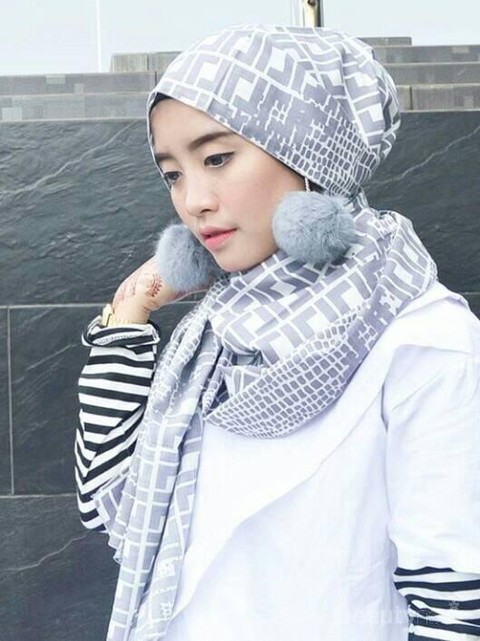 5 Inspirasi Hijab dengan Aksesoris yang Bikin Gaya Makin Stylish!