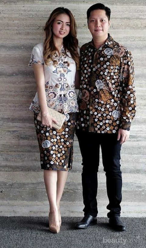 Featured image of post Baju Batik Couple Untuk Pesta Pernikahan Itulah sedikit informasi tentang model baju batik couple untuk pesta terbaru yang dapat saya sampaikan guna dijadikan sebagai bahan pertimbangan ketika anda akan berbelanja kelak