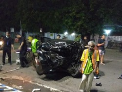 Mangkal di Pinggir Jalan, Tukang Becak di Cirebon Tewas Ditabarak Minibus