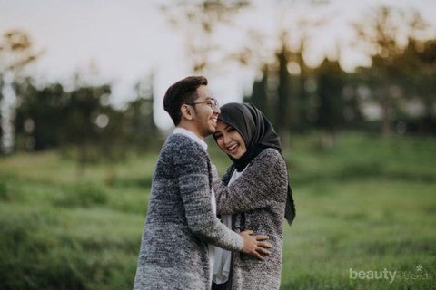  Inspirasi  Foto Prewedding Hijab  Outdoor yang Menyatu 