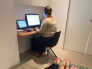 Bikin Ketawa! 9 Meme Kocak Work From Home karena Virus Corona