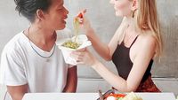Cinta Tak Bersyarat! Mesranya Kulineran Bule Cantik dan Pria Asli Muntilan