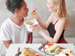 Cinta Tak Bersyarat! Mesranya Kulineran Bule Cantik dan Pria Asli Muntilan