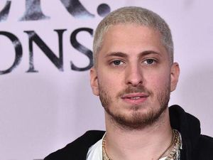 Produser Musik dan Penulis Lagu Havana Andrew Watt Positif Corona