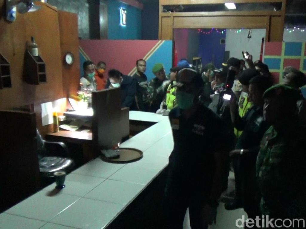 Beroperasi Saat Corona Mewabah, Tempat Hiburan di Purwakarta Ditutup Paksa Beroperasi Saat Corona Mewabah, Tempat Hiburan di Purwakarta Ditutup Paksa