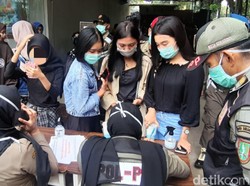 Bukan Belajar di Rumah, Pelajar Sukabumi Malah Nongkrong di Mal-Bioskop