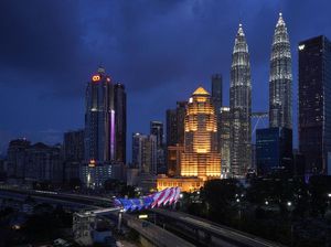 Polisi Malaysia Kesal, Warganya Keluyuran Cuma untuk Beli Rokok dan Mie Instan