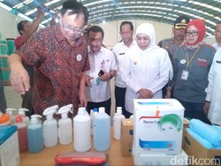 Khofifah Beli Langsung Masker dan APD ke Pabrik, Ini Alasannya