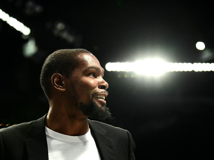 NEW YORK, NEW YORK - OCTOBER 23: Kevin Durant #7 of the Brooklyn Nets reacts during the second half of their game against the Minnesota Timberwolves at Barclays Center on October 23, 2019 in the Brooklyn borough of New York City. NOTE TO USER: User expressly acknowledges and agrees that, by downloading and or using this photograph, User is consenting to the terms and conditions of the Getty Images License Agreement. (Photo by Emilee Chinn/Getty Images)