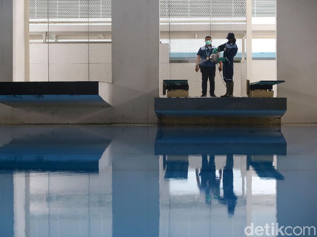 Stadion Akuatik GBK Disemprot Disinfektan Stadion Akuatik GBK Disemprot Disinfektan