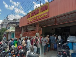 Corona Mulai Masuk Surabaya, Warga Borong Alkohol di Toko Kimia