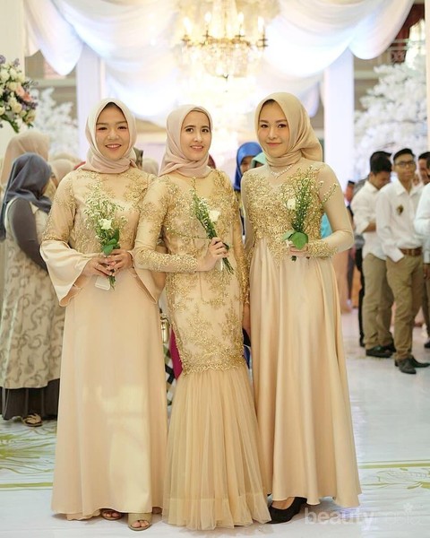 Model Baju  Kondangan Warna  Gold 6 Tren Model Gaun Pesta 