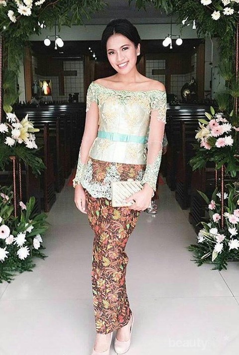 Berbagai Macam Model  Kebaya  Brokat Terbaru Cantik  dan  Elegan 