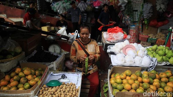 Hiruk Pikuk Pasar Kebayoran Lama Saat Pandemi Corona