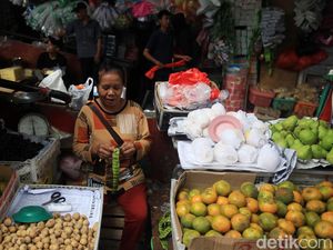 Hiruk Pikuk Pasar Kebayoran Lama Saat Pandemi Corona