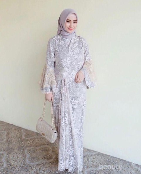 Hijabers Ini Lho Dress Brokat Yang Lagi Hits Buat Ke Pesta