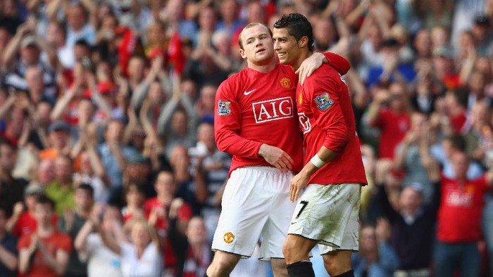 MANCHESTER, UNITED KINGDOM - SEPTEMBER 27:  Wayne Rooney of Manchester United celebrates scoring his teams second goal with team mate Cristiano Ronaldo (R) during the Barclays Premier League match between Manchester United and Bolton Wanderers at Old Trafford on September 27, 2008 in Manchester, England.  (Photo by Clive Brunskill/Getty Images)