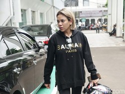 Mau Ikut Demo UU Cipta Kerja, Nikita Mirzani Harap Syutingnya Cepat Kelar