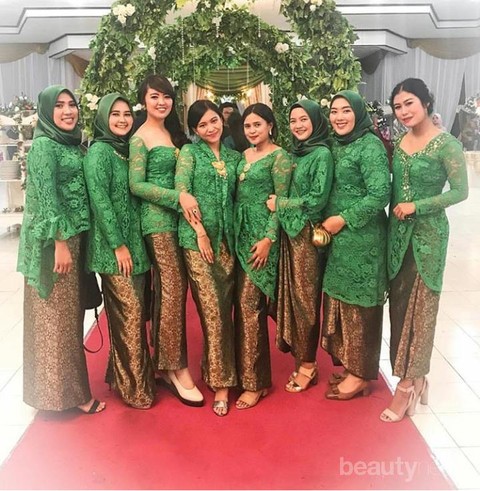  Kebaya  Kombinasi Warna Hijau  yang Cantik dan Gak Bikin 