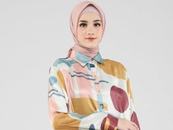 10 Gaya Hijab yang Bikin Awet Muda, Cocok Buat ke Kantor dan Mall