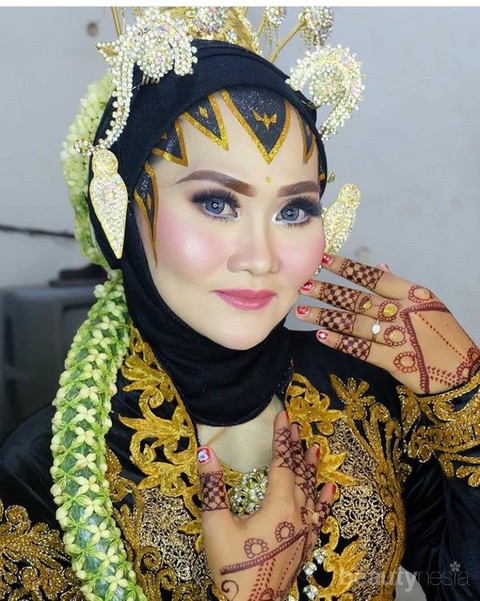 Inspirasi Make Up Pengantin Adat Jawa untuk Hijabers Tetap Bisa Pakai 