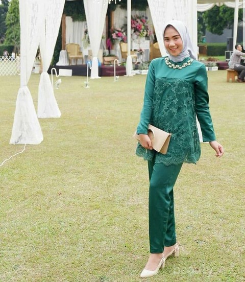  Kebaya  Kombinasi  Warna  Hijau yang  Cantik dan Gak Bikin 