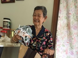 Terenyuh! Kisah Viral Ibu Bikin Masker Cegah Virus Corona untuk Anaknya