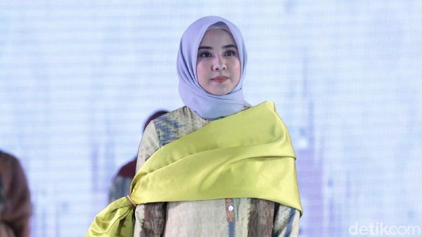 10 Koleksi Terbaru Busana Muslim Ria Miranda di Fashion Nation 2020