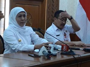 Khofifah Berlakukan Jam Kerja Dua Shift Bagi ASN di Jatim Dampak Corona