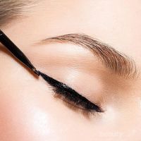 10 Alasan Eyeliner Bisa Membuat Mata Lebih Besar, Sudah Tahu?