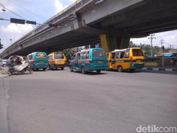 Sekolah Libur Imbas Corona, Sopir Angkot-Tukang Becak Curhat Sepi Penumpang