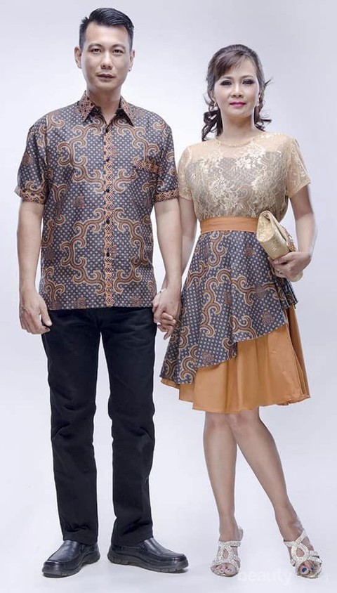 Featured image of post Batik Couple Model Baju Batik Kombinasi Brokat Untuk Pesta Pernikahan Baju batik couple untuk pesta pernikahan