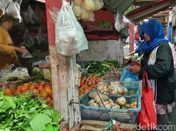 Di Tengah Ancaman Corona, Pasar Tradisional Surabaya Masih Ramai