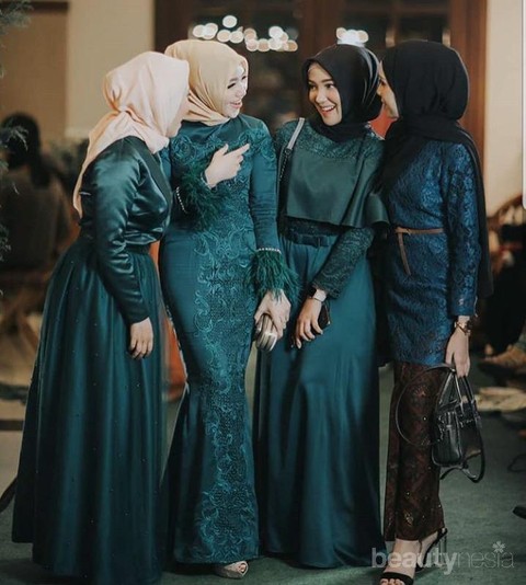 Kebaya Kombinasi Warna Hijau yang Cantik dan Gak Bikin ...