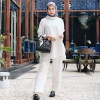 Wow, #OOTD Hijab Simple Dan Kekinian Ini Kece Banget Lho Buat Sehari ...